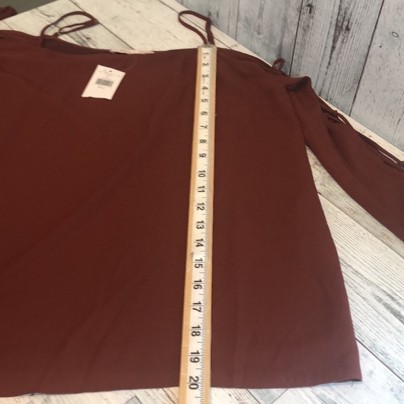 Willow & Root Long Sleeve Cold Shoulder Top NWT Small - Picture 6 of 10